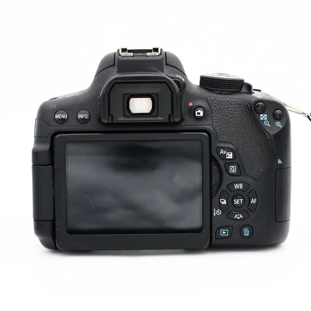 BRUKT Canon EOS 750D m/18-55mm Bruktsalg-Tilstand: 3 