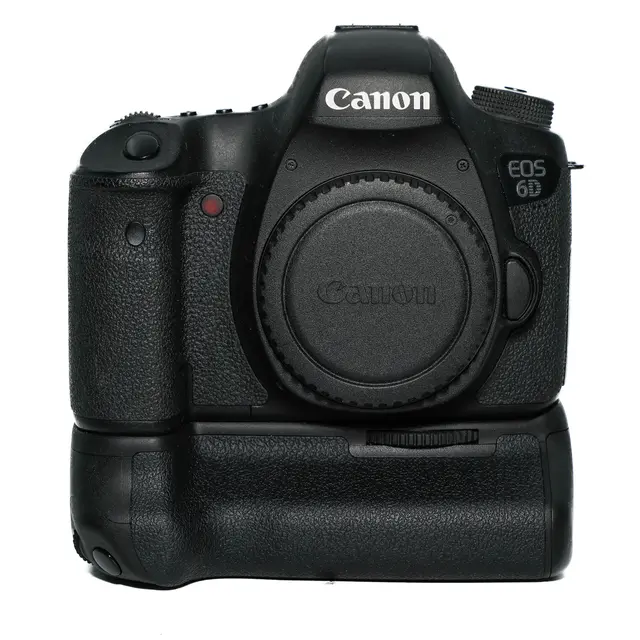 BRUKT Canon EOS 6D m/batterigrep Tilstand: 3 |15 046 (15%) eksp. 