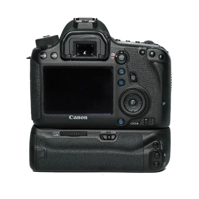 BRUKT Canon EOS 6D m/batterigrep Tilstand: 3 |15 046 (15%) eksp. 