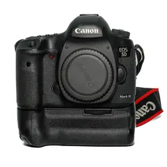 BRUKT Canon EOS 5D Mark III +batterigrep Tilstand: 3 |63 655 (42%) eksp.