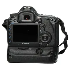 BRUKT Canon EOS 5D Mark III +batterigrep Tilstand: 3 |63 655 (42%) eksp.