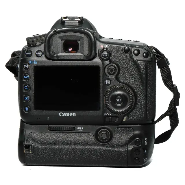 BRUKT Canon EOS 5D Mark III +batterigrep Tilstand: 3 |63 655 (42%) eksp. 