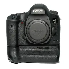 BRUKT Canon EOS 5D MarkIII m/batterigrep Tilstand: 3 |62 270 (42%) eksp.