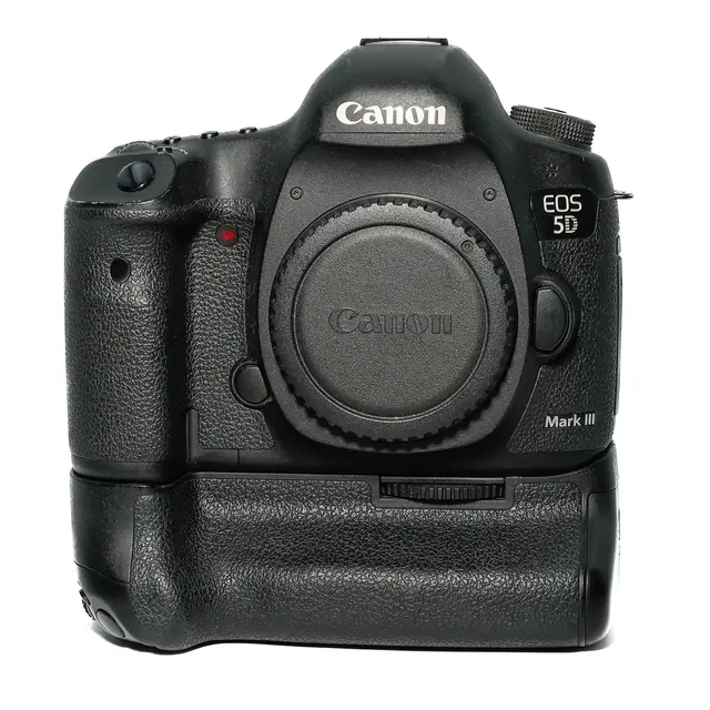 BRUKT Canon EOS 5D MarkIII m/batterigrep Tilstand: 3 |62 270 (42%) eksp. 