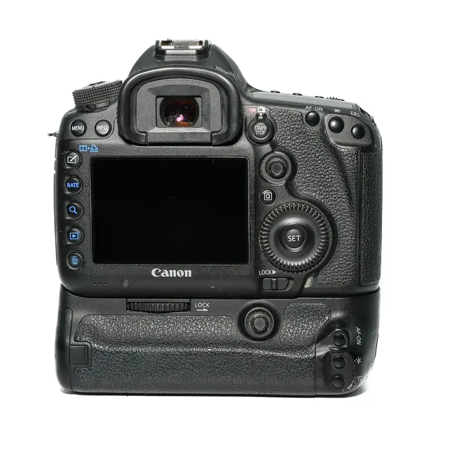 BRUKT Canon EOS 5D MarkIII m/batterigrep Tilstand: 3 |62 270 (42%) eksp. 