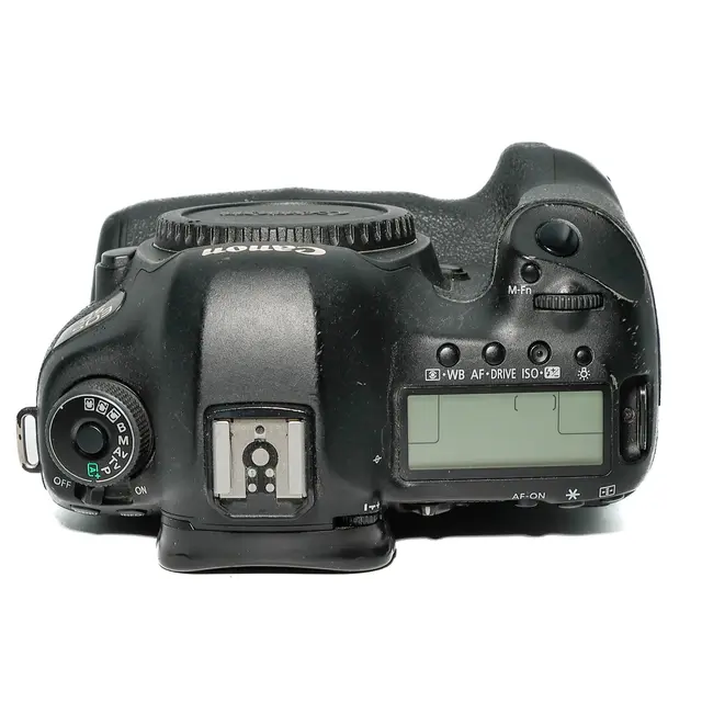 BRUKT Canon EOS 5D MarkIII m/batterigrep Tilstand: 3 |62 270 (42%) eksp. 