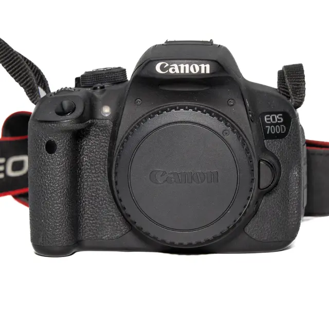 BRUKT Canon EOS 700D Tilstand: 3 | eksp. 