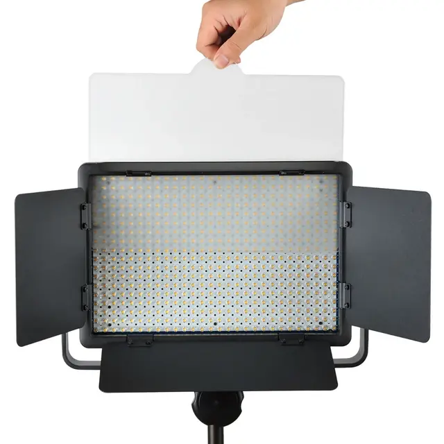 Godox LED 500C Bi-Color med Barndoors 39 x 30 cm. 32W. 3300-5600K 