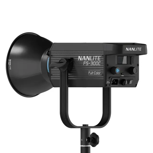 Nanlite FS-300C LED RGBW Spot Light 2700-7500K. LED lampe, strømdrevet, 350W 
